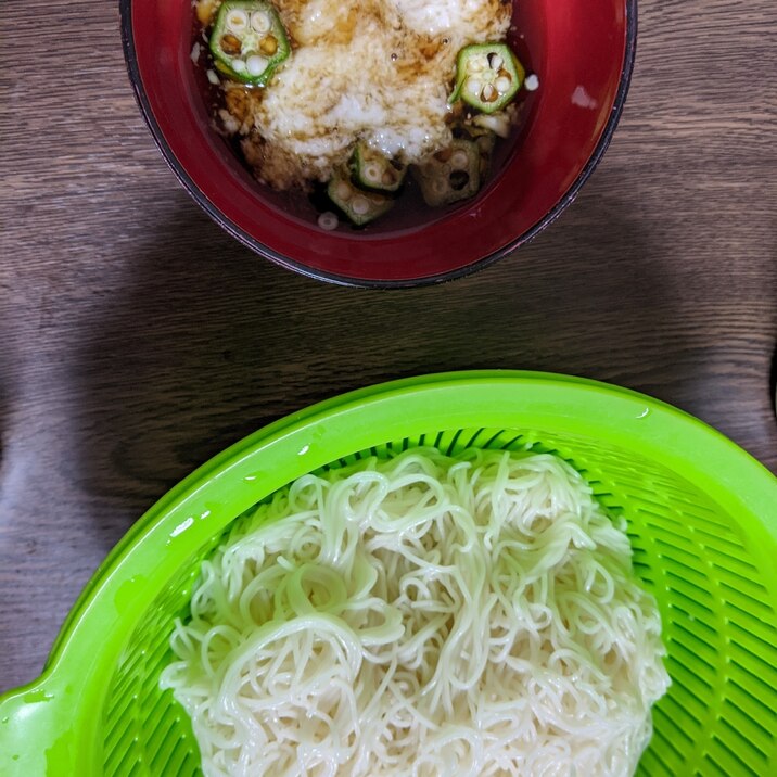 オクラと山芋とタタキ梅の素麺